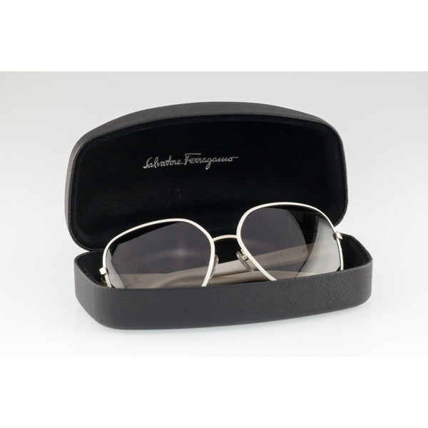 ● FERRAGAMO ● サングラス White / Grey / 52mm Amazon.com: SALVATORE FERRAGAMO Grey Gradient Square Ladies