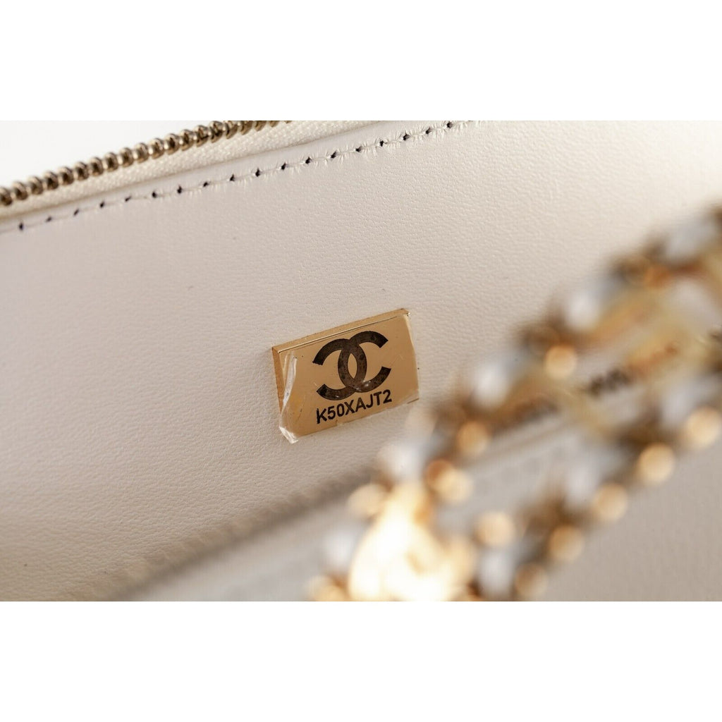 Chanel Quilted White Caviar Pick Me Up Vanity Case Gorgeous Condition!