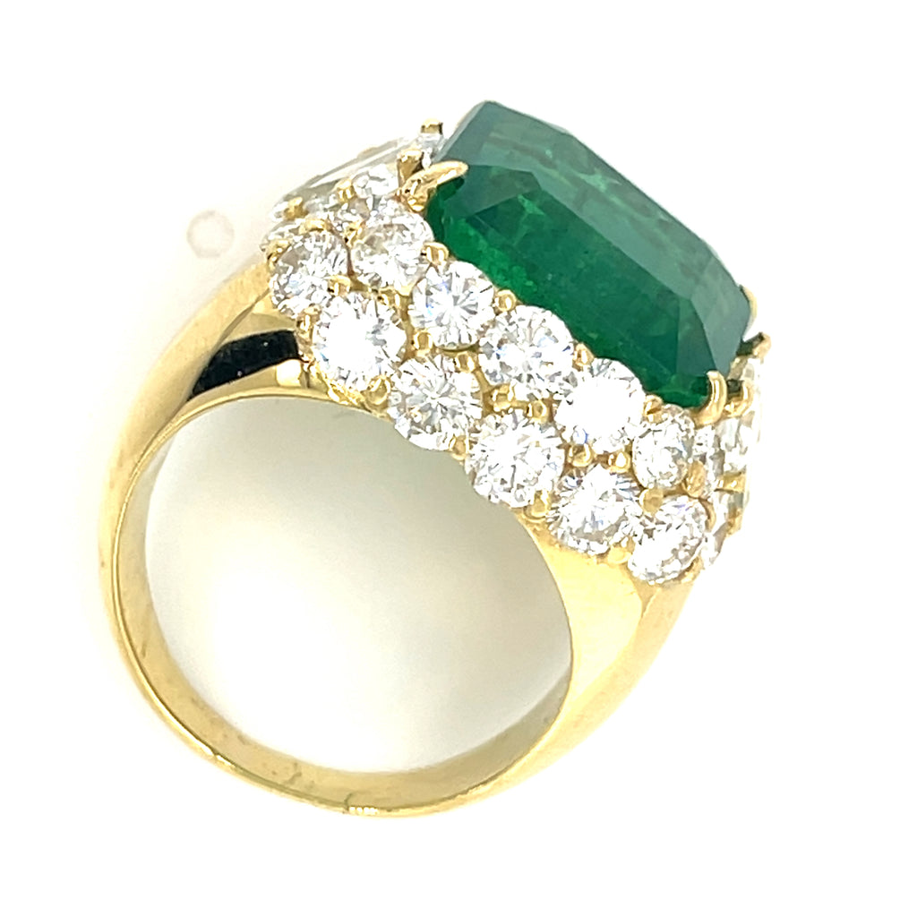 18k Yellow Gold Ring W/10.28 Carat Emerald and Diamonds - Size 8