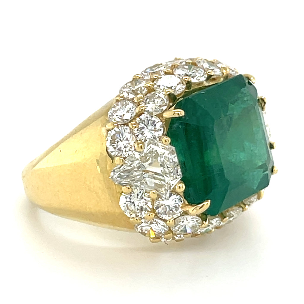 18k Yellow Gold Ring W/10.28 Carat Emerald and Diamonds - Size 8