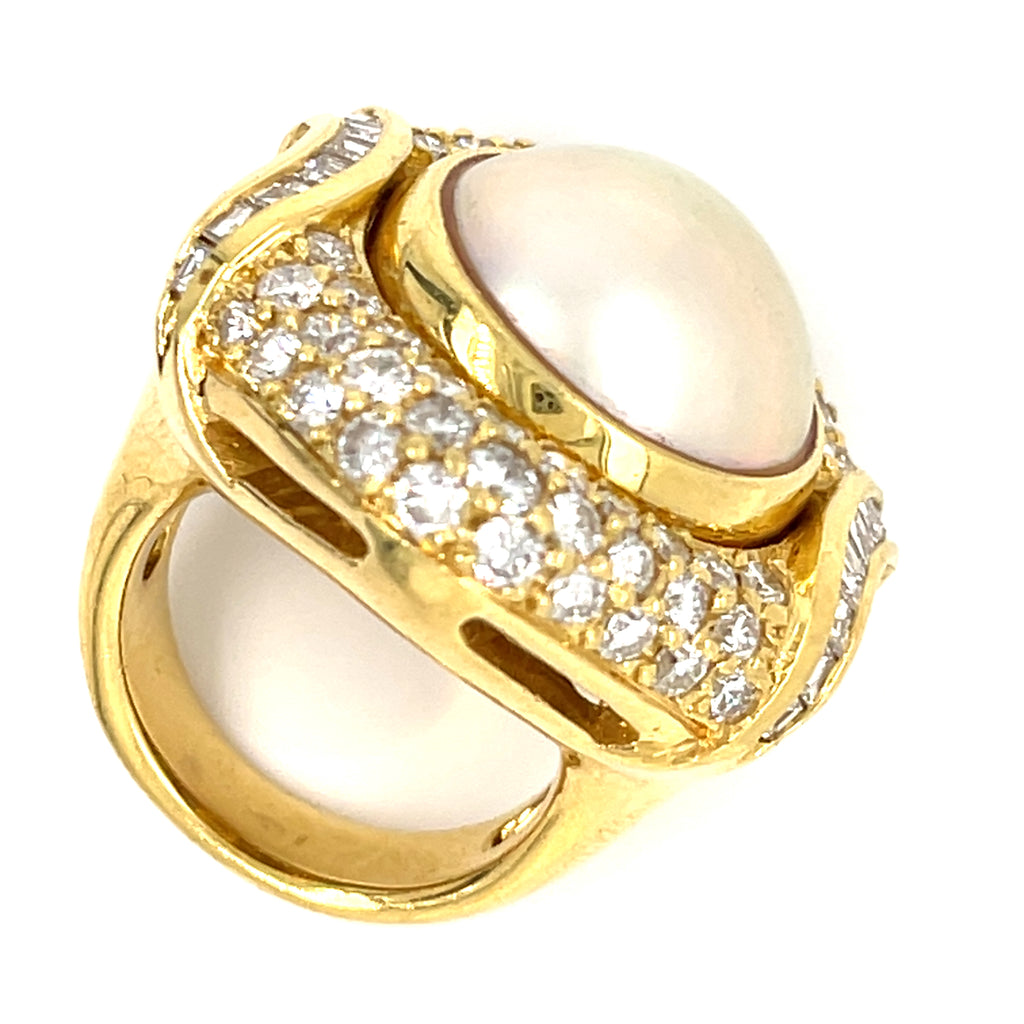 Mabe Pearl and Diamond Ring weight: 2.75 carats Mounted in 18k Gold Size: 5 1/4