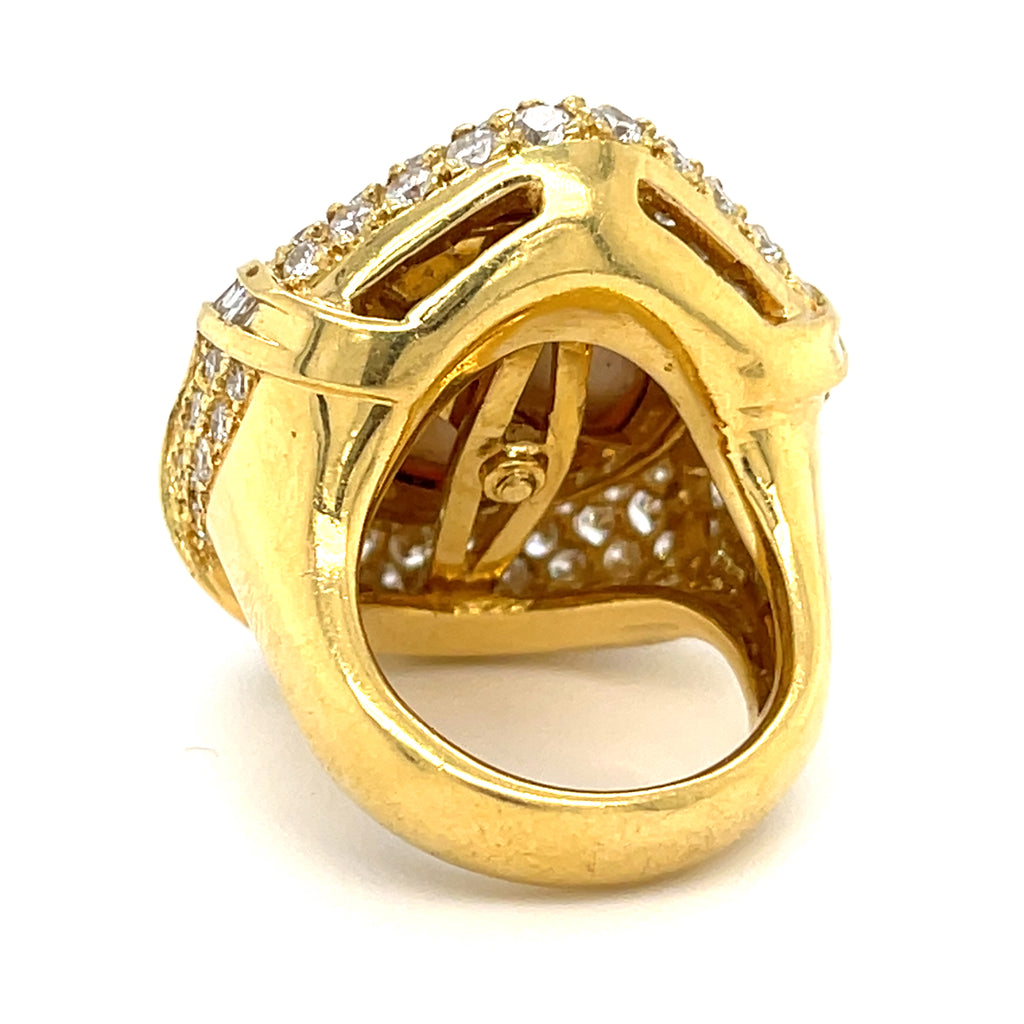 Mabe Pearl and Diamond Ring weight: 2.75 carats Mounted in 18k Gold Size: 5 1/4