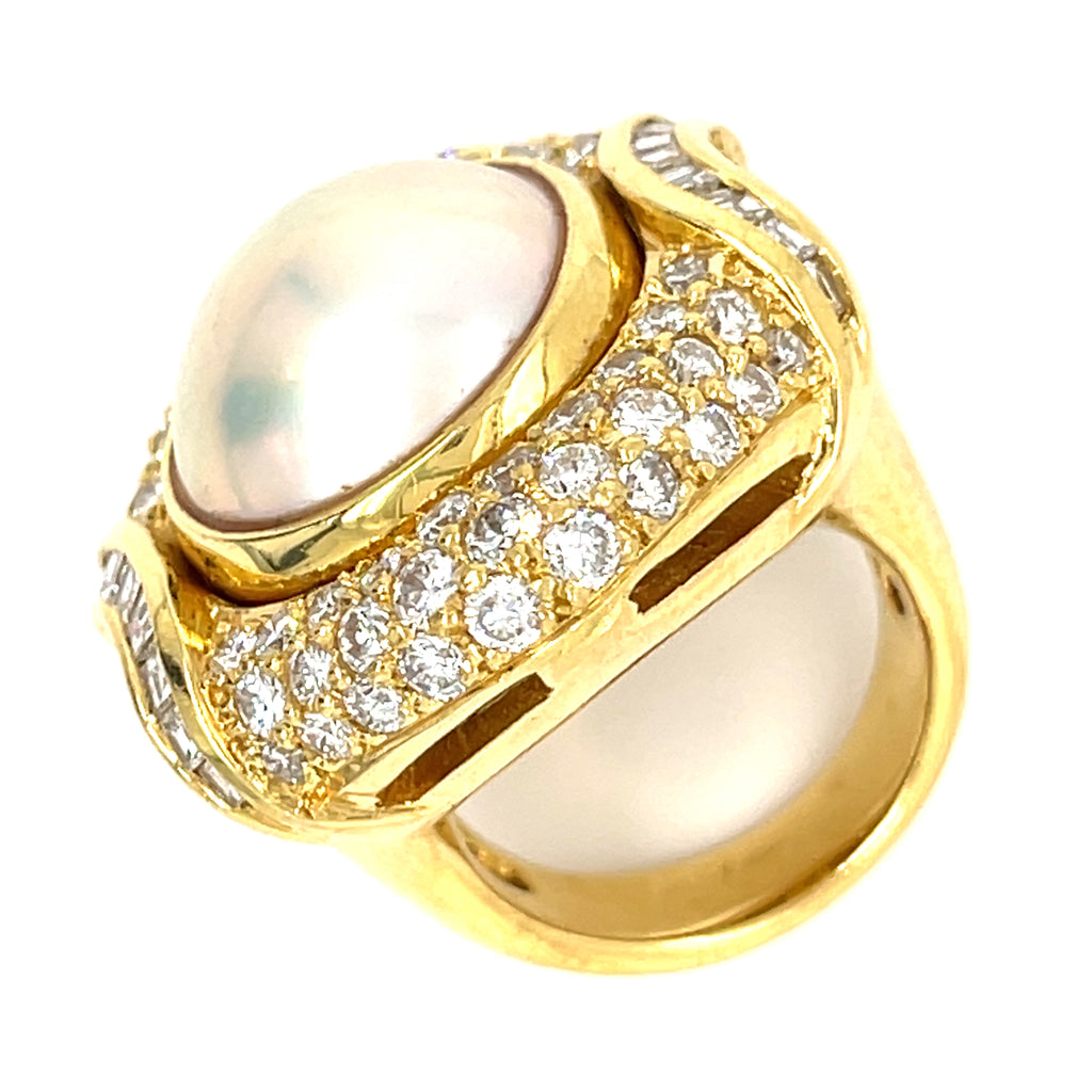 Mabe Pearl and Diamond Ring weight: 2.75 carats Mounted in 18k Gold Size: 5 1/4