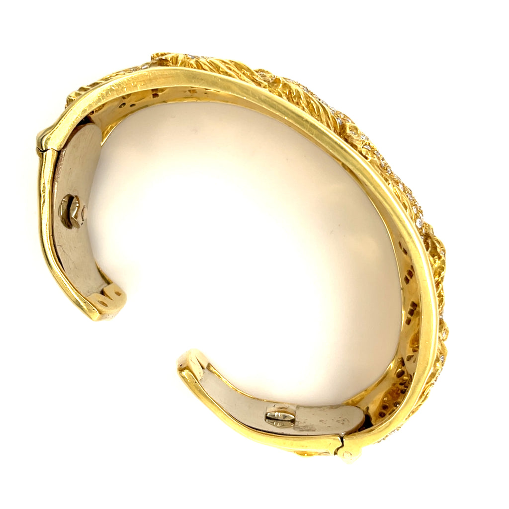 18k Yellow Gold Heavy Horse Relief Cuff Bracelet 4.50 ct Dia 109.8 grams