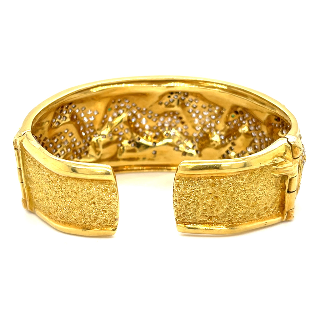 18k Yellow Gold Heavy Horse Relief Cuff Bracelet 4.50 ct Dia 109.8 grams