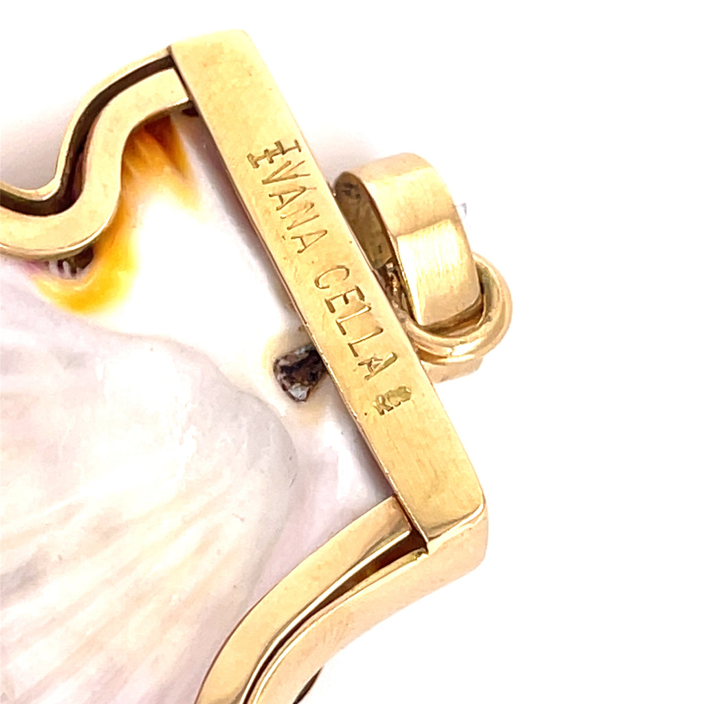 Ivana Cella Pink and White Striped Scallop Shell, Mounted in 18K yellow gold