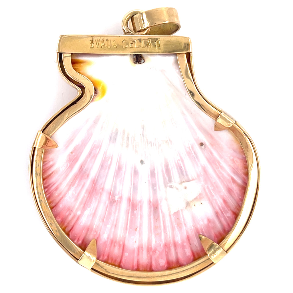 Ivana Cella Pink and White Striped Scallop Shell, Mounted in 18K yellow gold
