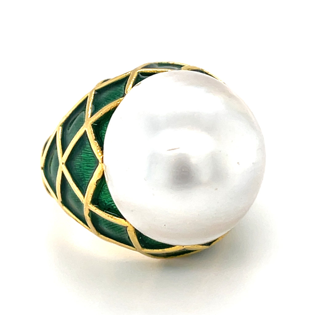 18k Yellow Gold Mabe Pearl Ring, Size 6.25.