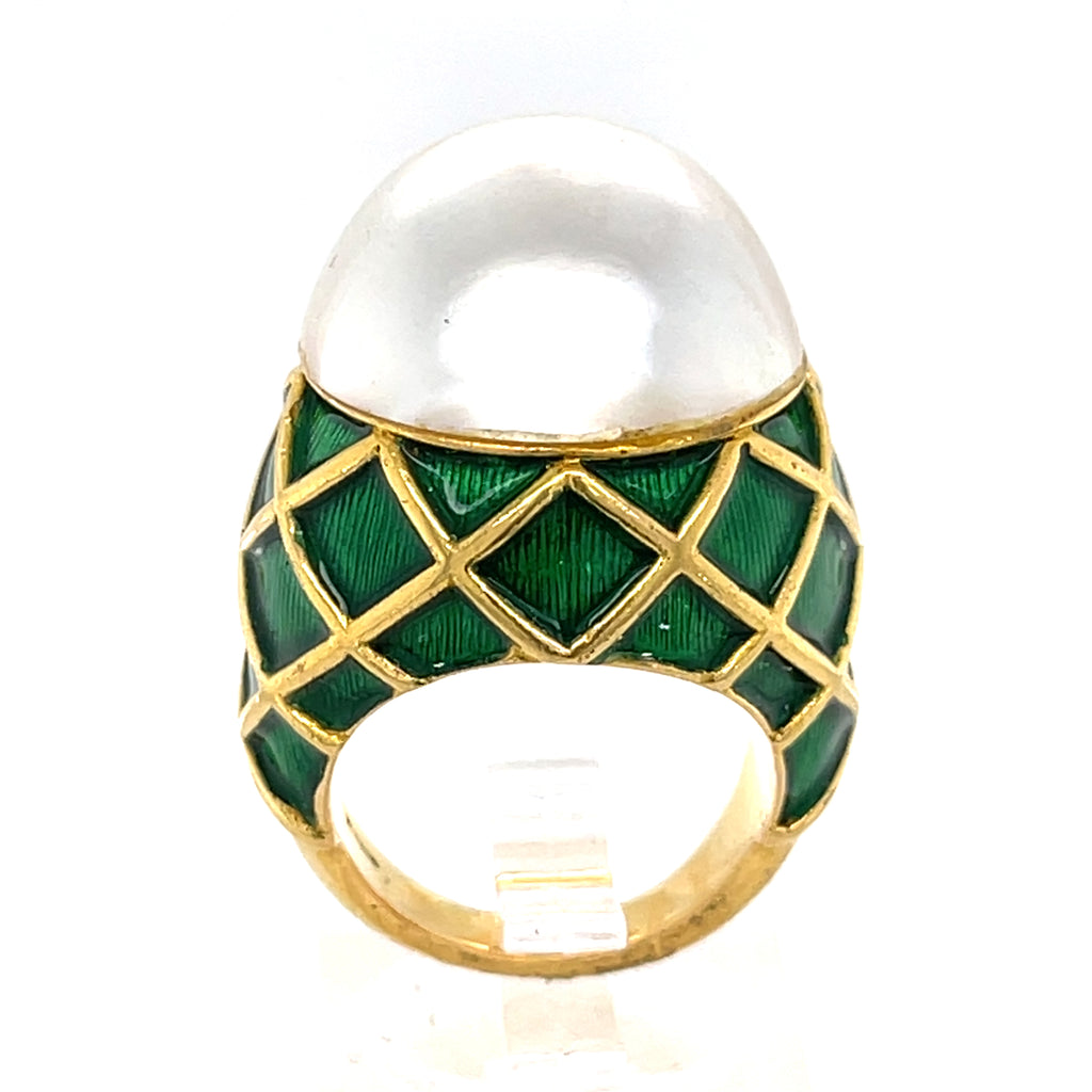 18k Yellow Gold Mabe Pearl Ring, Size 6.25.