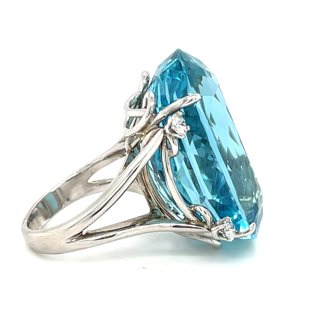14k White Gold Oval 60.05 ct Aquamarine Ring w/ 0.55 ct Dia Accents Sz 6.5