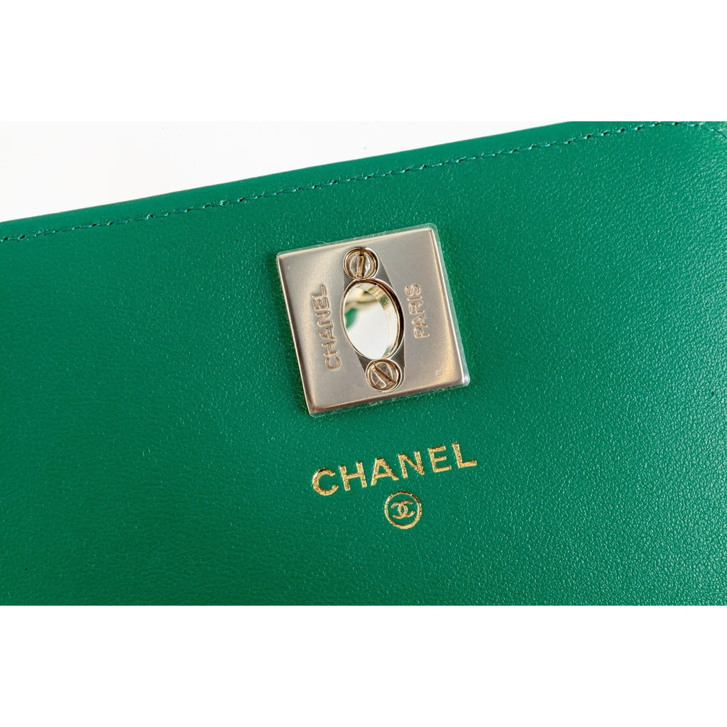 Chanel 22A Strass Diamante Green Lambskin Clutch Purse Box and Dustbag AP2879