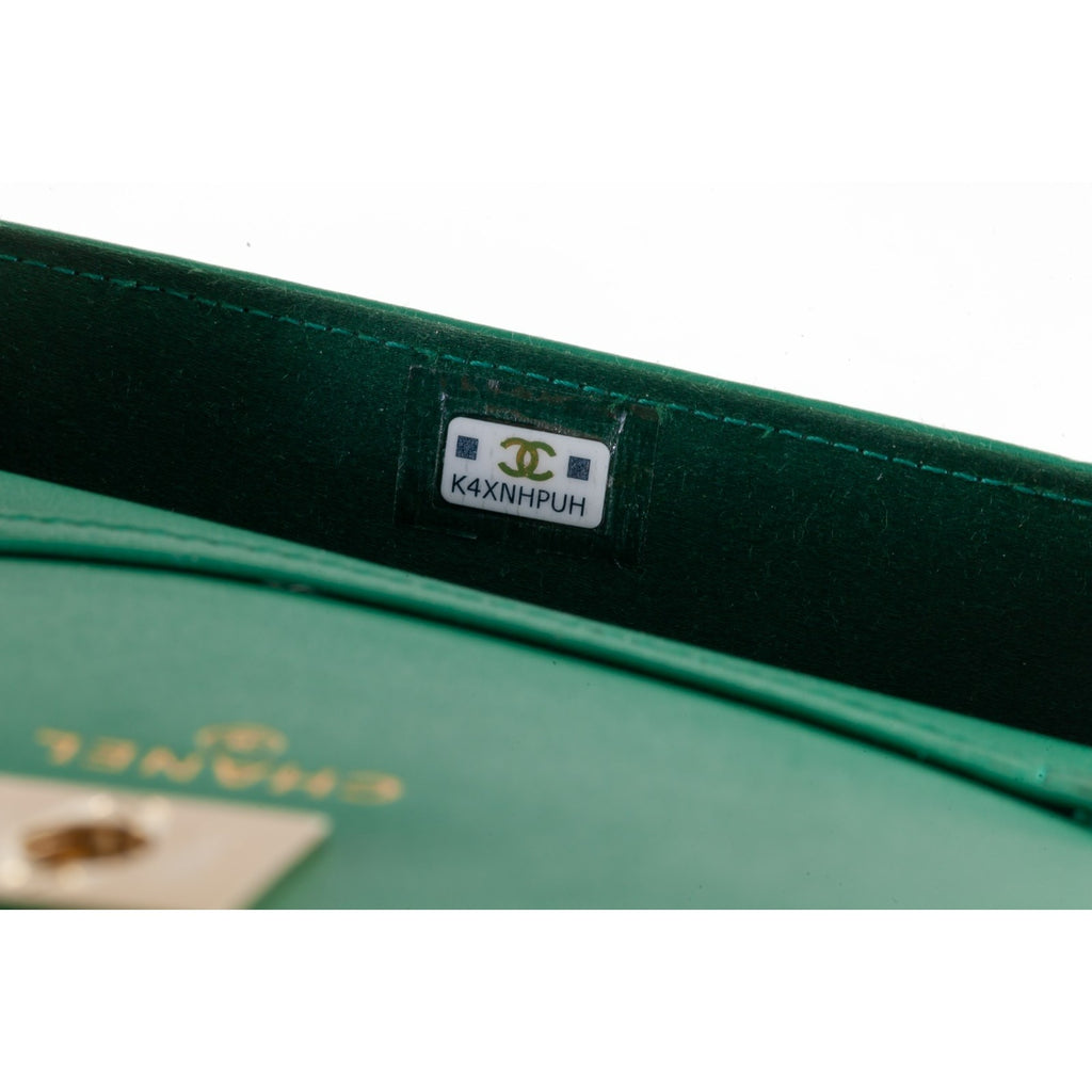 Chanel 22A Strass Diamante Green Lambskin Clutch Purse Box and Dustbag AP2879