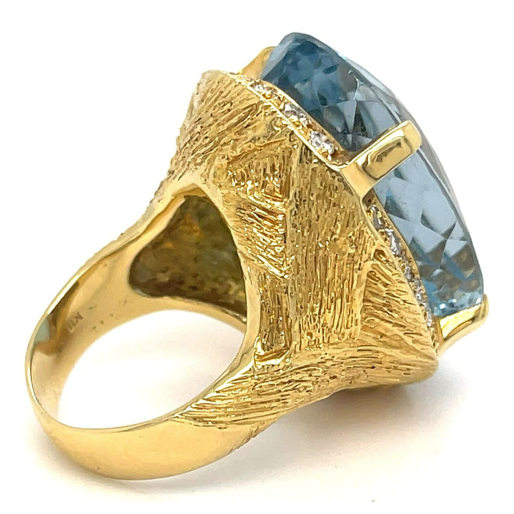 18k Yellow Gold Oval 72.19 ct Aquamarine Ring with Appx 1 ct Diamond Size 7.75