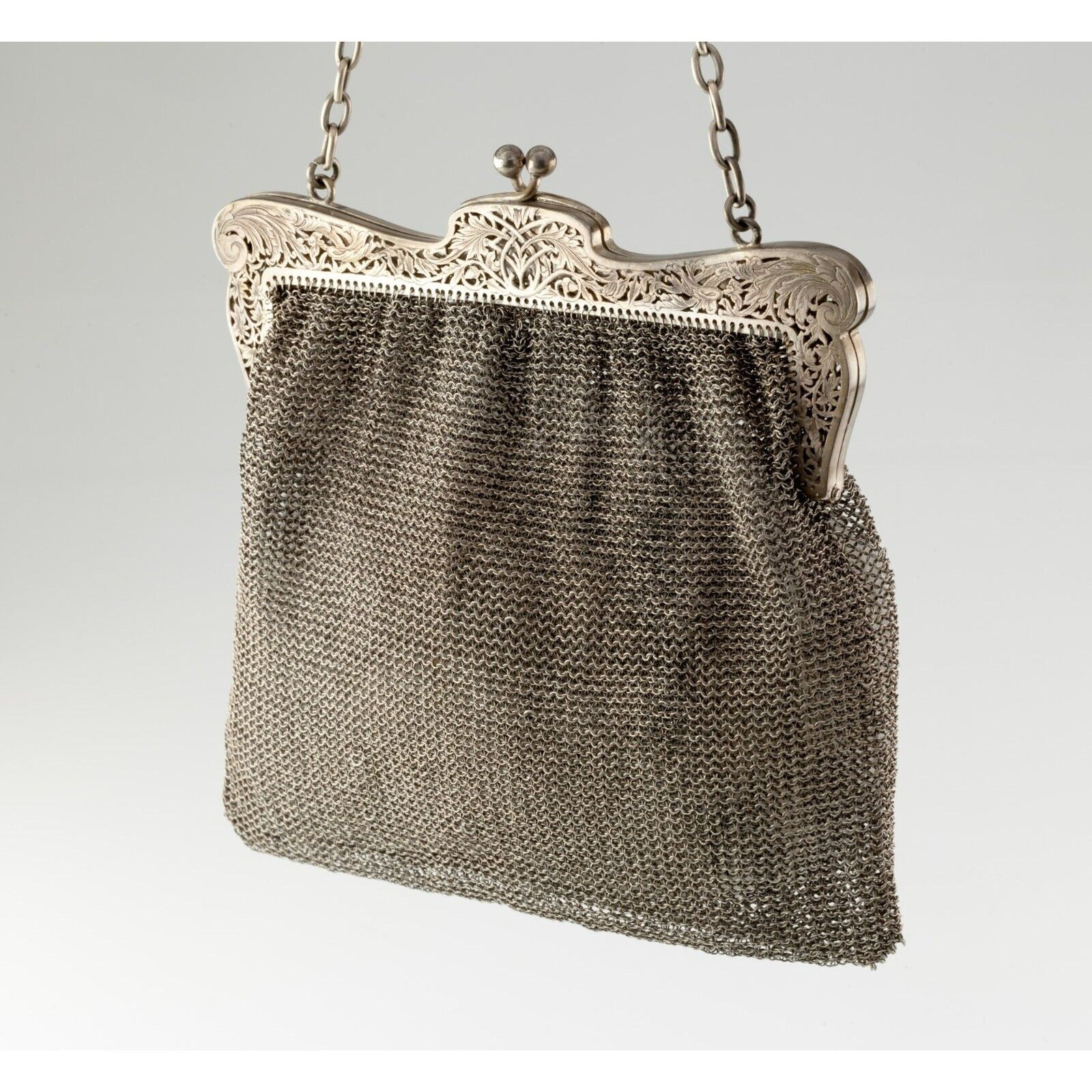 File:Vintage Sterling Silver Mesh Purse, Measures 5-1 4 Inches Wide  (15382344265).jpg - Wikimedia Commons