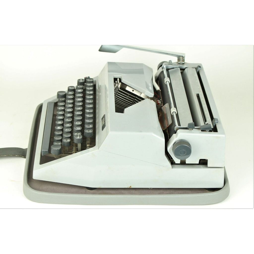 Model 30 Erika / CBM German Typewriter 1967 Serial No. 4192921