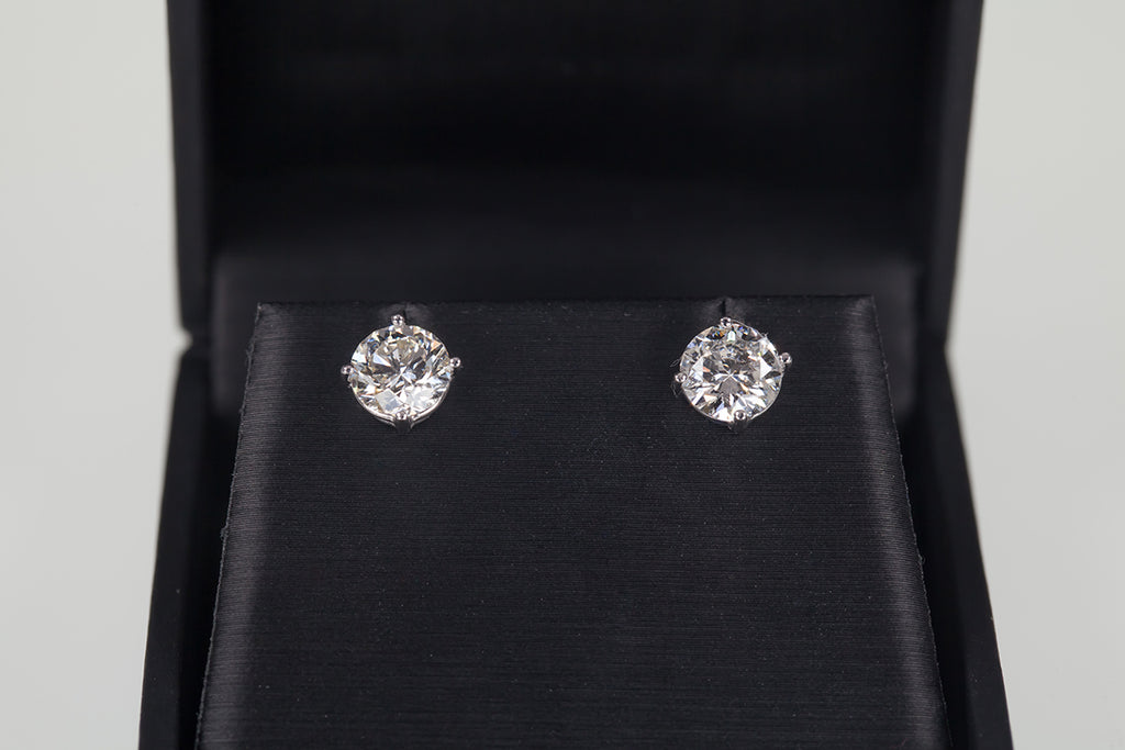Gorgeous 2.10 Ct Round Diamond Stud Earrings in 14k White Gold H-SI2