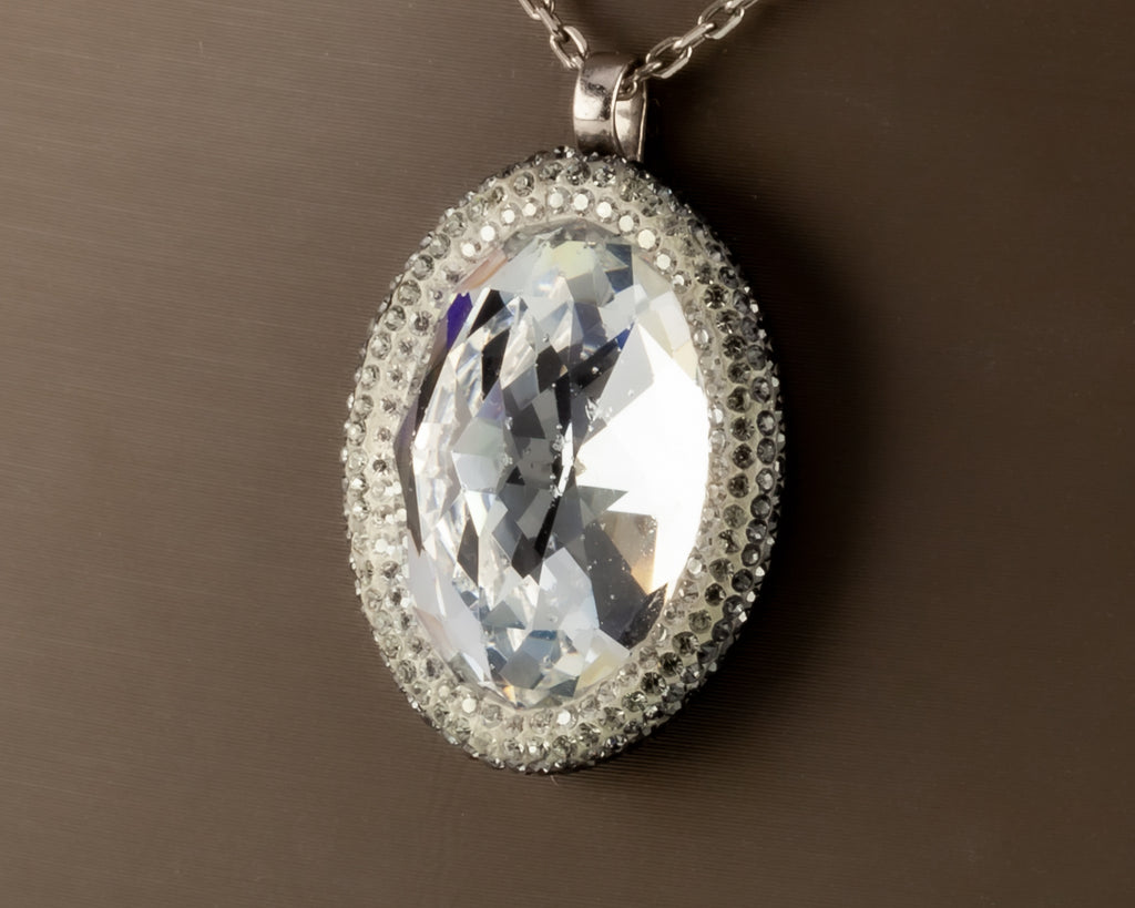 Swarovski Vita Crystal Pendant w/ 18" Chain Gorgeous Gift!