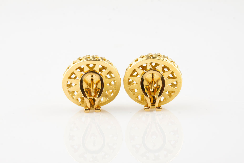 Gorgeous 18k Yellow Gold Basketweave Mesh Dome Huggie Earrings with Omega Backs