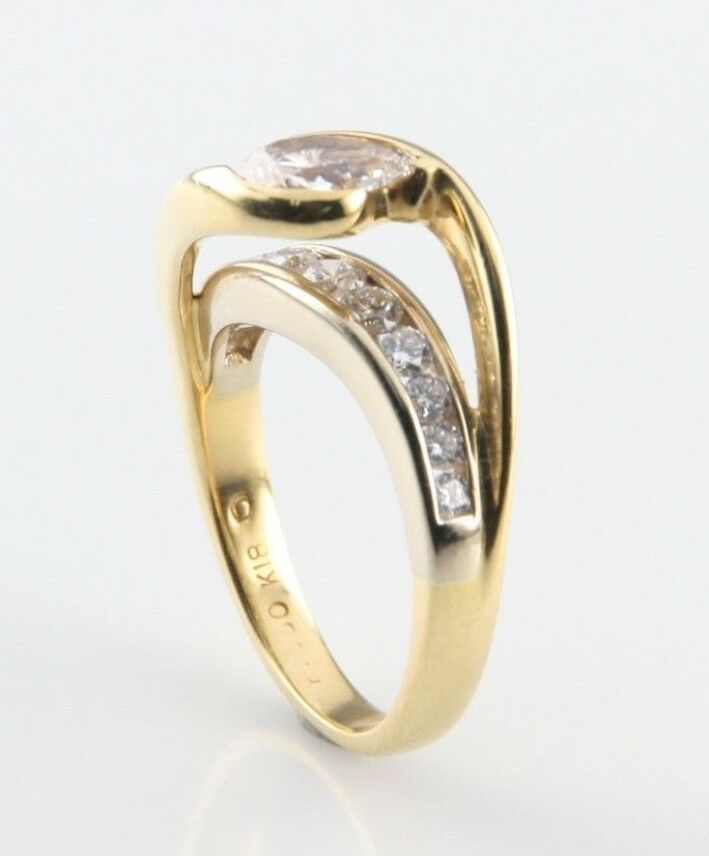 1.00 carat Pear Shape Diamond 18k Yellow Gold Engagement Ring Size 6.25