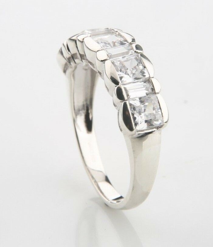 K☆ Sterling Silver & Cubic Zirconia Ladies' Ring, Size 9 (4.3g) .925 Silver CZ