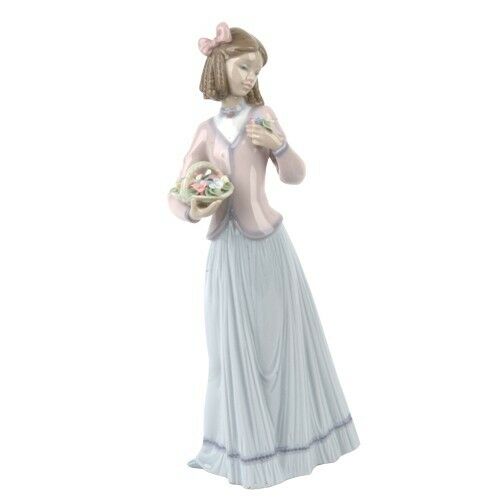 Lladro #7644 "Innocence in Bloom" Young Woman with Ringlets and Flowers Retired!