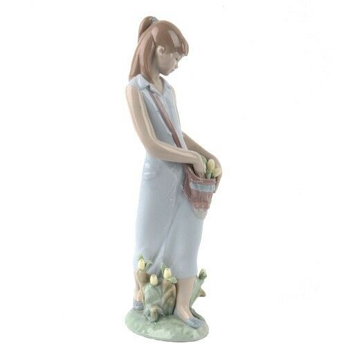 LLADRO "Tulip Garden" #7716 Figurine Girl with Pouch & Tulips Retired!