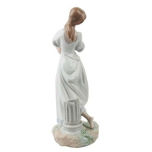 Lladro "Garden of Athens" #7704 Young Woman with Floral Basket Great Condition!