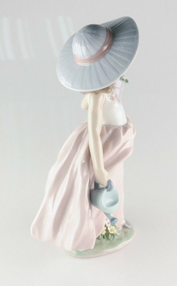 LLADRO "A Wish Come True" 7676 Girl with Flowers and Watering Can Retired!