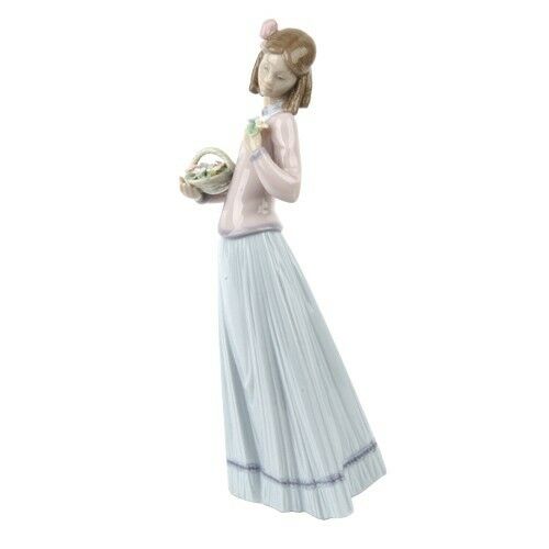 Lladro #7644 "Innocence in Bloom" Young Woman with Ringlets and Flowers Retired!