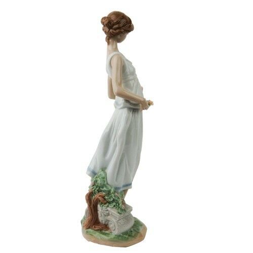 Lladro "Flowers for Goddess" #7709 Young Girl in Toga with Flowers Retired!