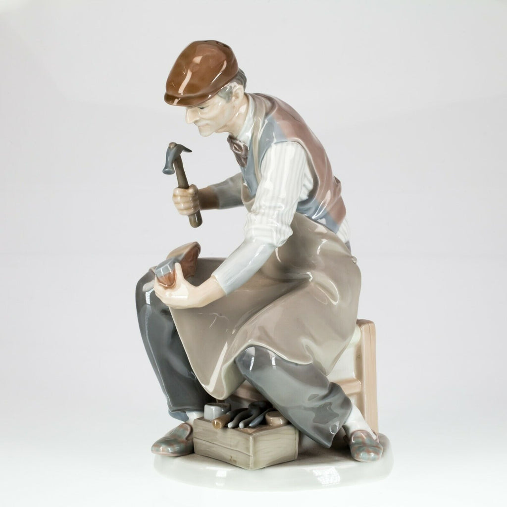 Lladro "Cobbler" #4853 Nice Porcelain Figure Shoemaker Retired! Minor repair