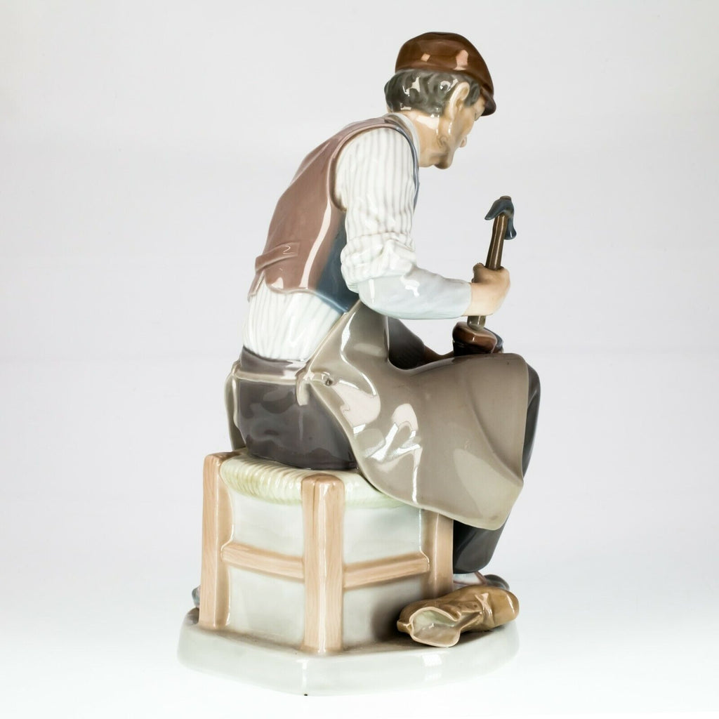 Lladro "Cobbler" #4853 Nice Porcelain Figure Shoemaker Retired! Minor repair